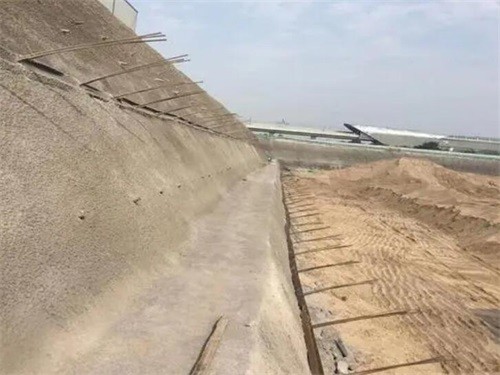 大柴旦河道边坡加固